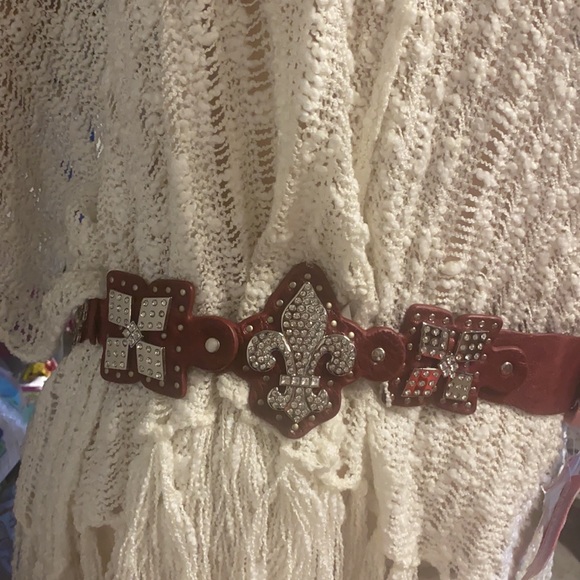 Nwt Charm and Luck fleur de Lois bling leather belt red with stones size S - Picture 3 of 9